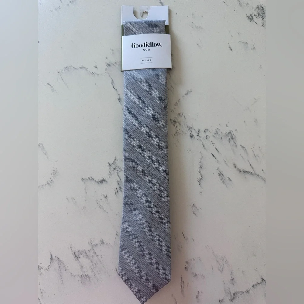 NWT Goodfellow & Co Men's Elegant Gray Striped Tie - Picture 2 of 5